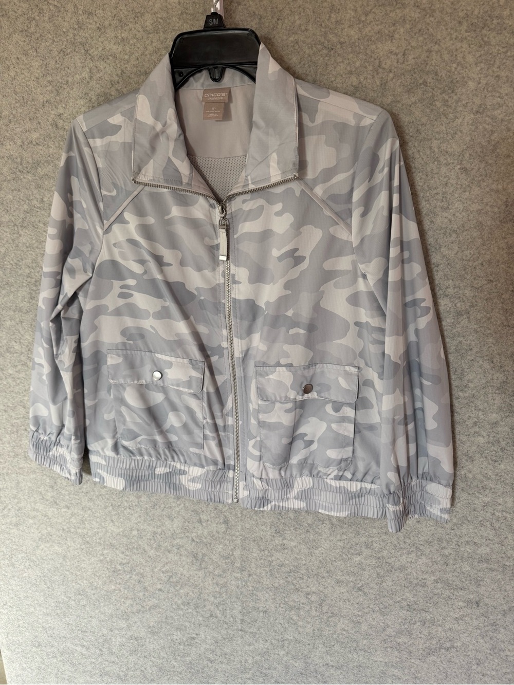 Chico’s Zenergy Women's Light Gray Camouflage Modern Windbreaker Zip-Up Jacket
